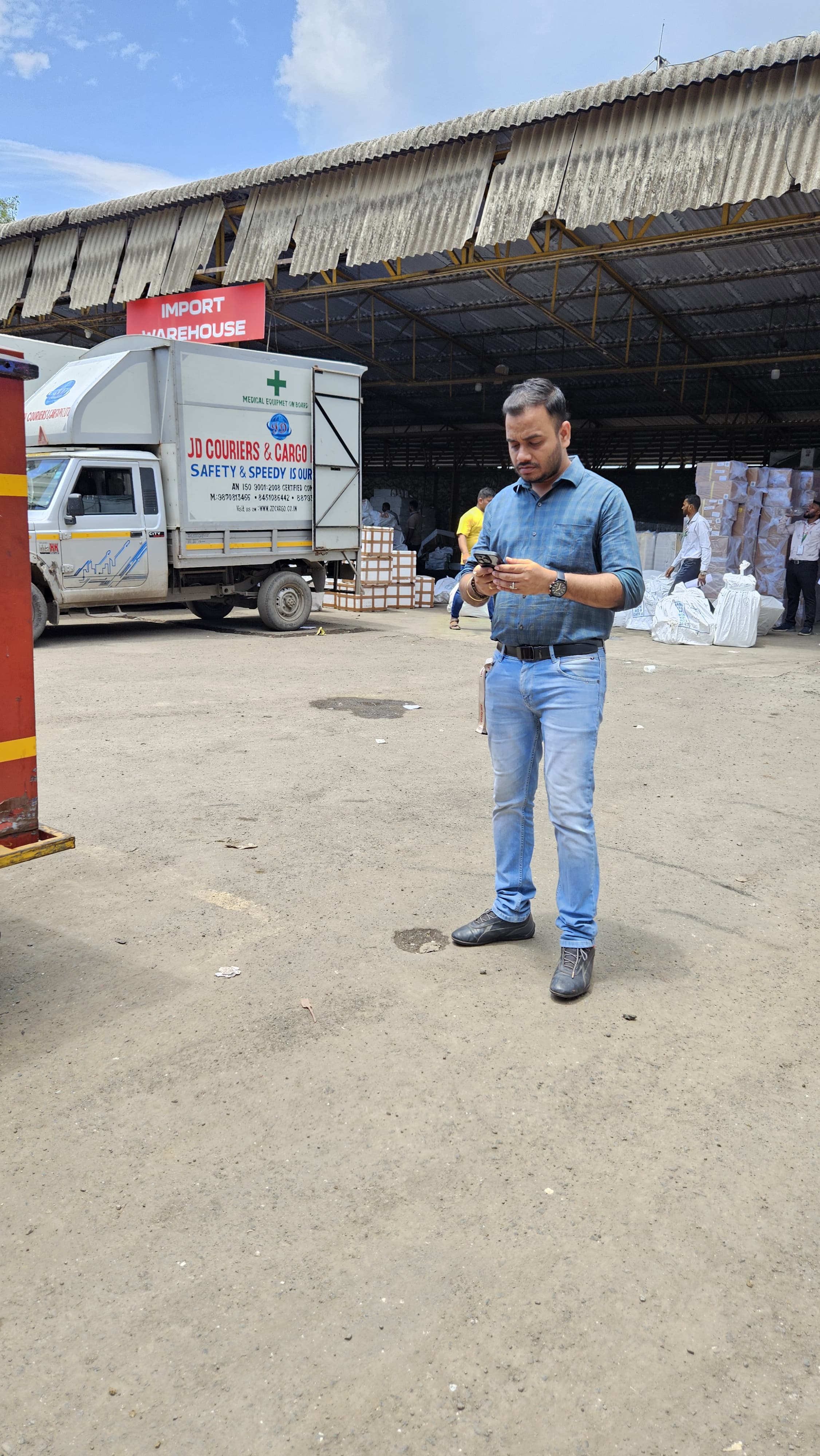 JD CARGO OPERATION TEAM WORKING 27 X 7 